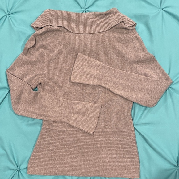 White House black market sweater
Small
Excellent condition - Picture 2 of 2